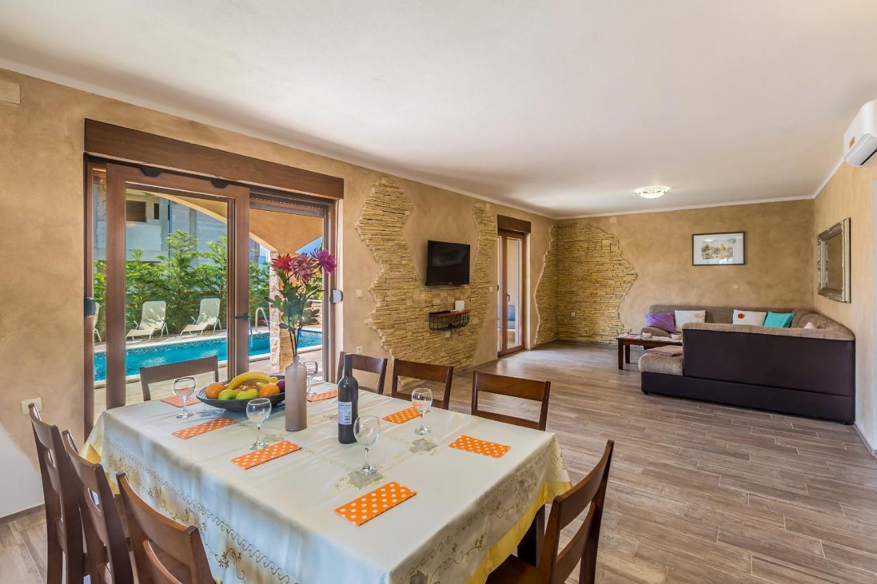 Linardići Villa Dijana East מראה חיצוני תמונה