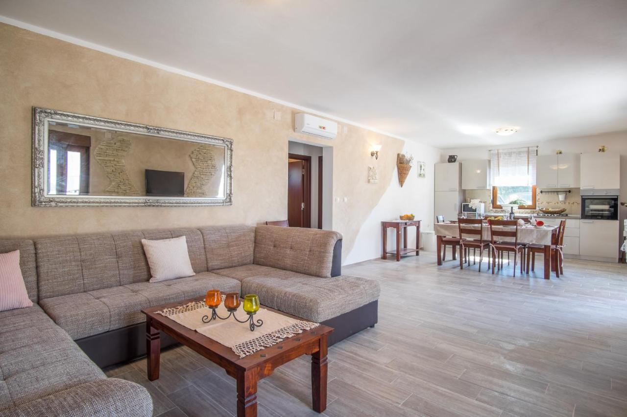 Linardići Villa Dijana East מראה חיצוני תמונה