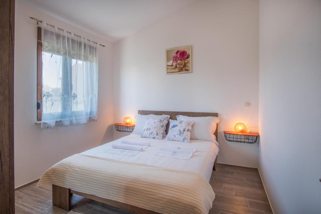 Linardići Villa Dijana East מראה חיצוני תמונה