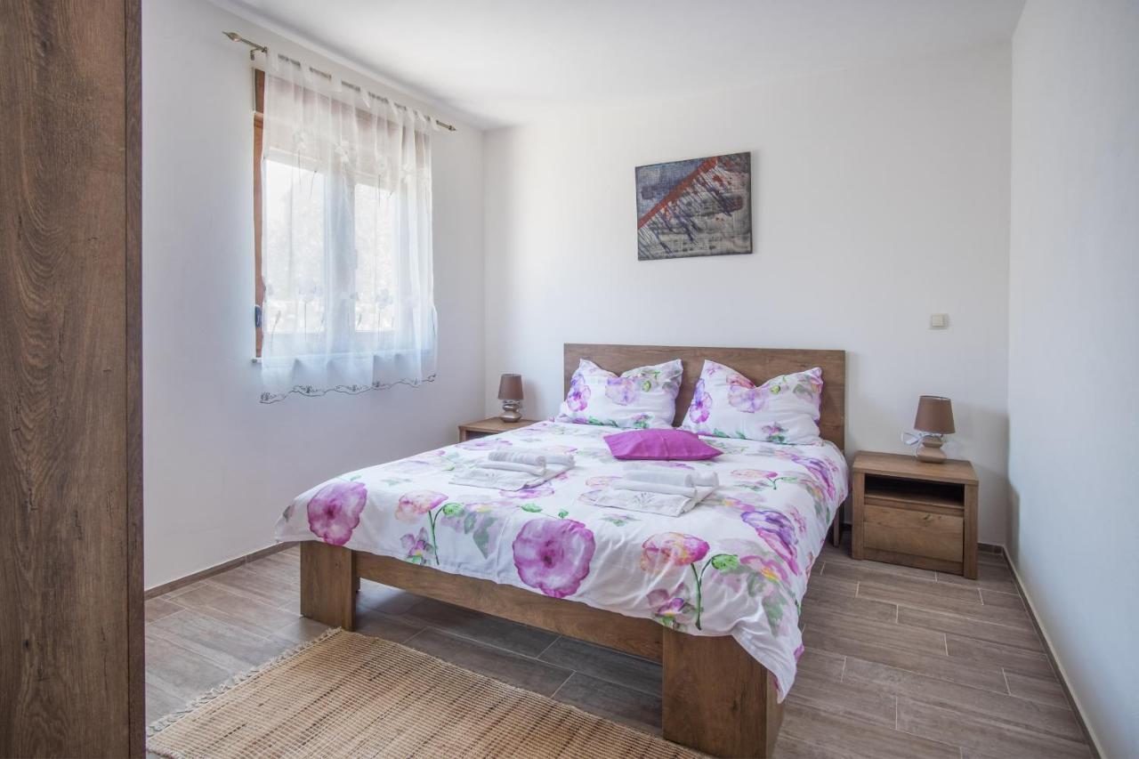 Linardići Villa Dijana East מראה חיצוני תמונה