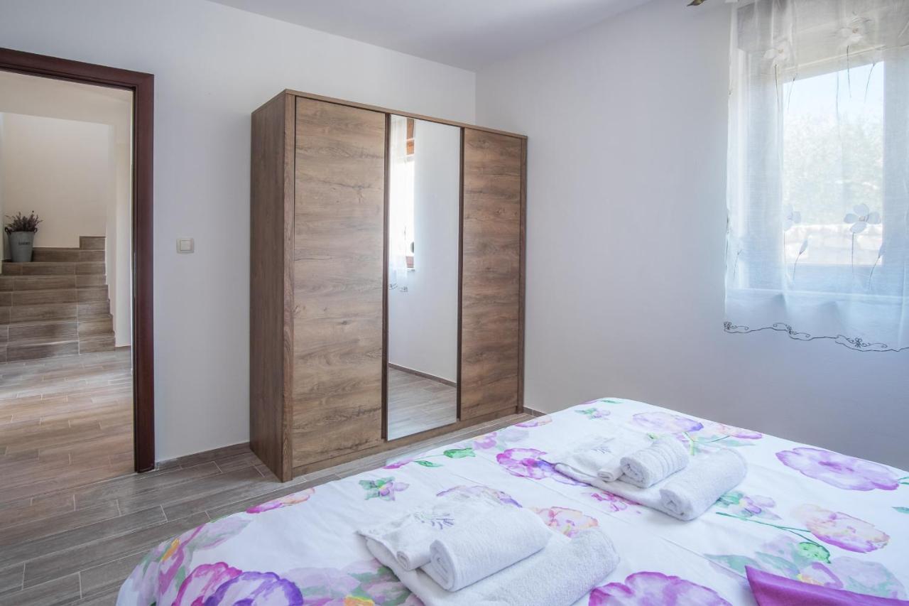 Linardići Villa Dijana East מראה חיצוני תמונה