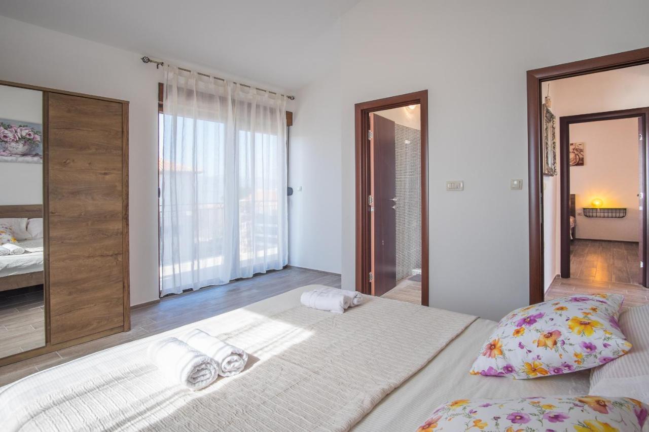 Linardići Villa Dijana East מראה חיצוני תמונה